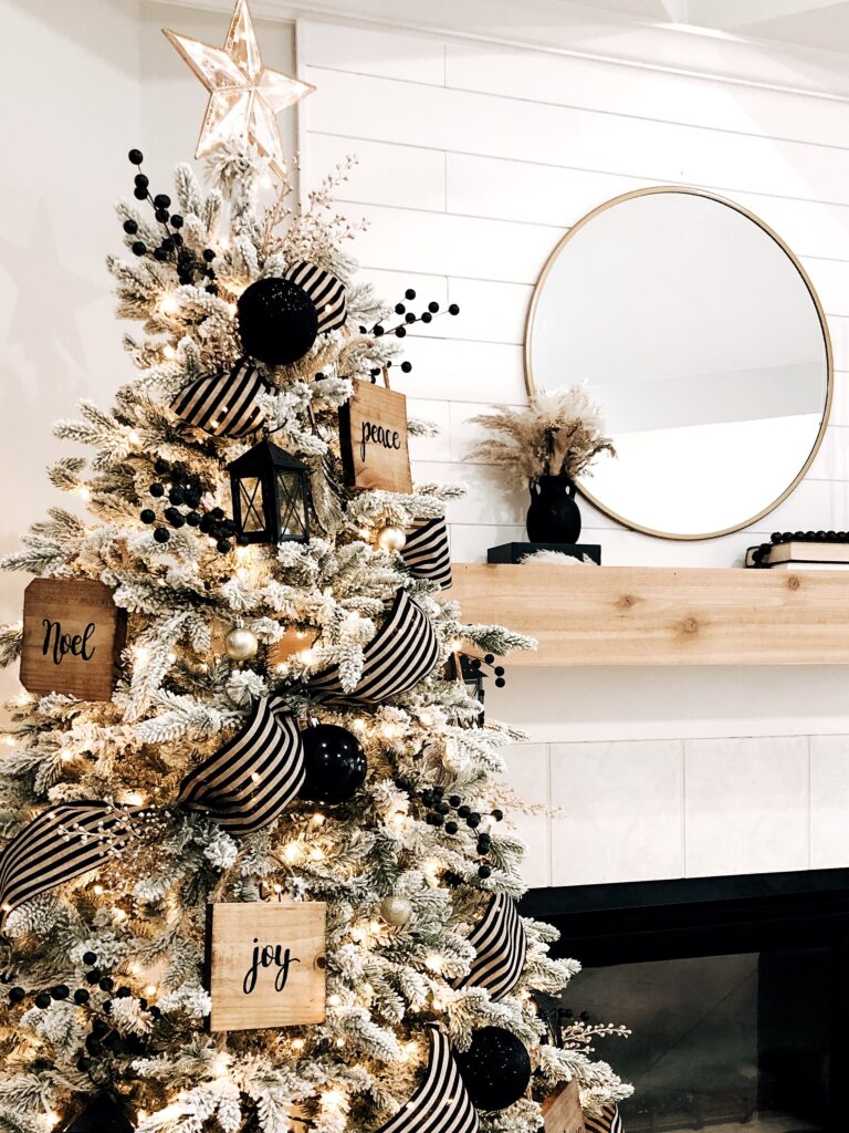 Black and White Christmas Decor Ideas